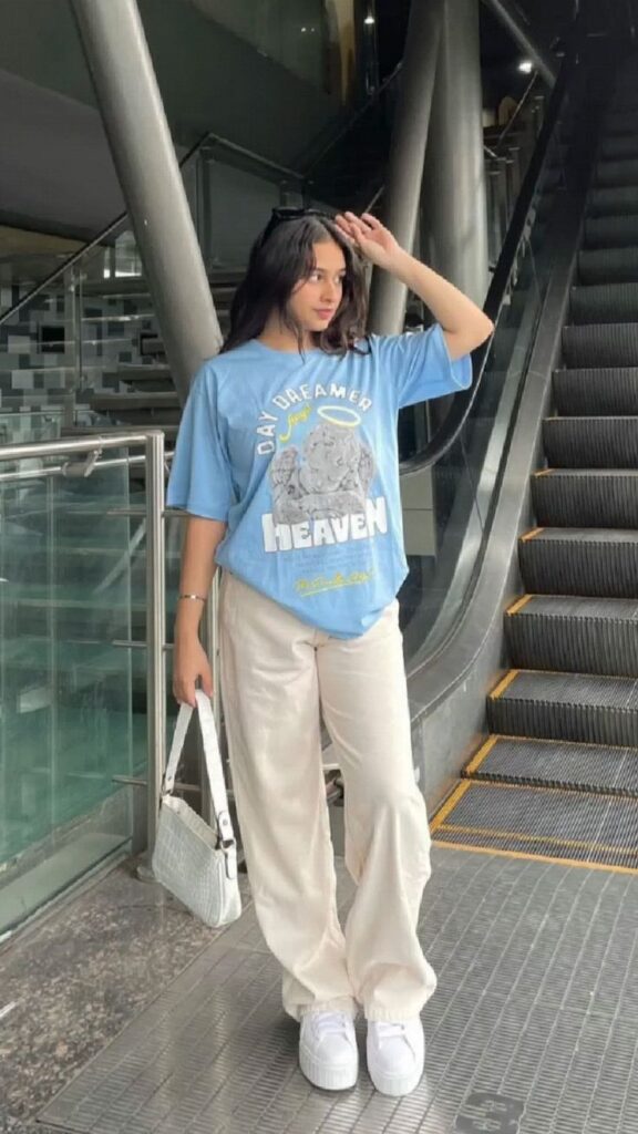 How to Style T-Shirt outfit For Women 2025
t shirt outfit idea
